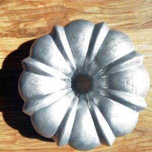 Vintage Northland Bundt Pan 10" Cast Aluminum Gugelhupf USA Bakeware